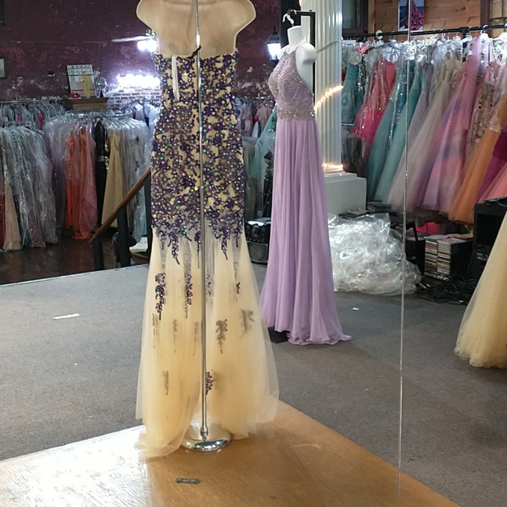 Prom dress - Picture 2 of 6